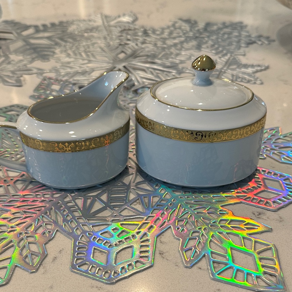 Elegant White and Gold Creamer and Sugar Set